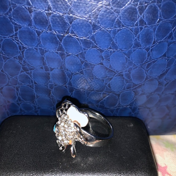 Unique flower ring - Picture 4 of 8